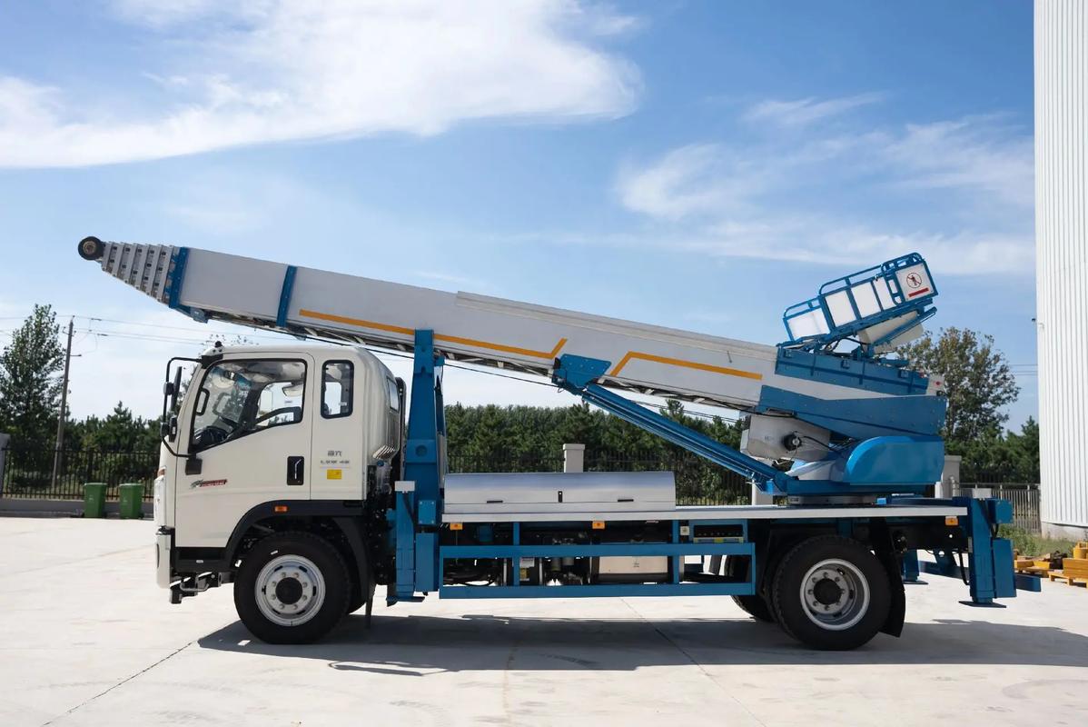 修水县云梯上料车租赁费用